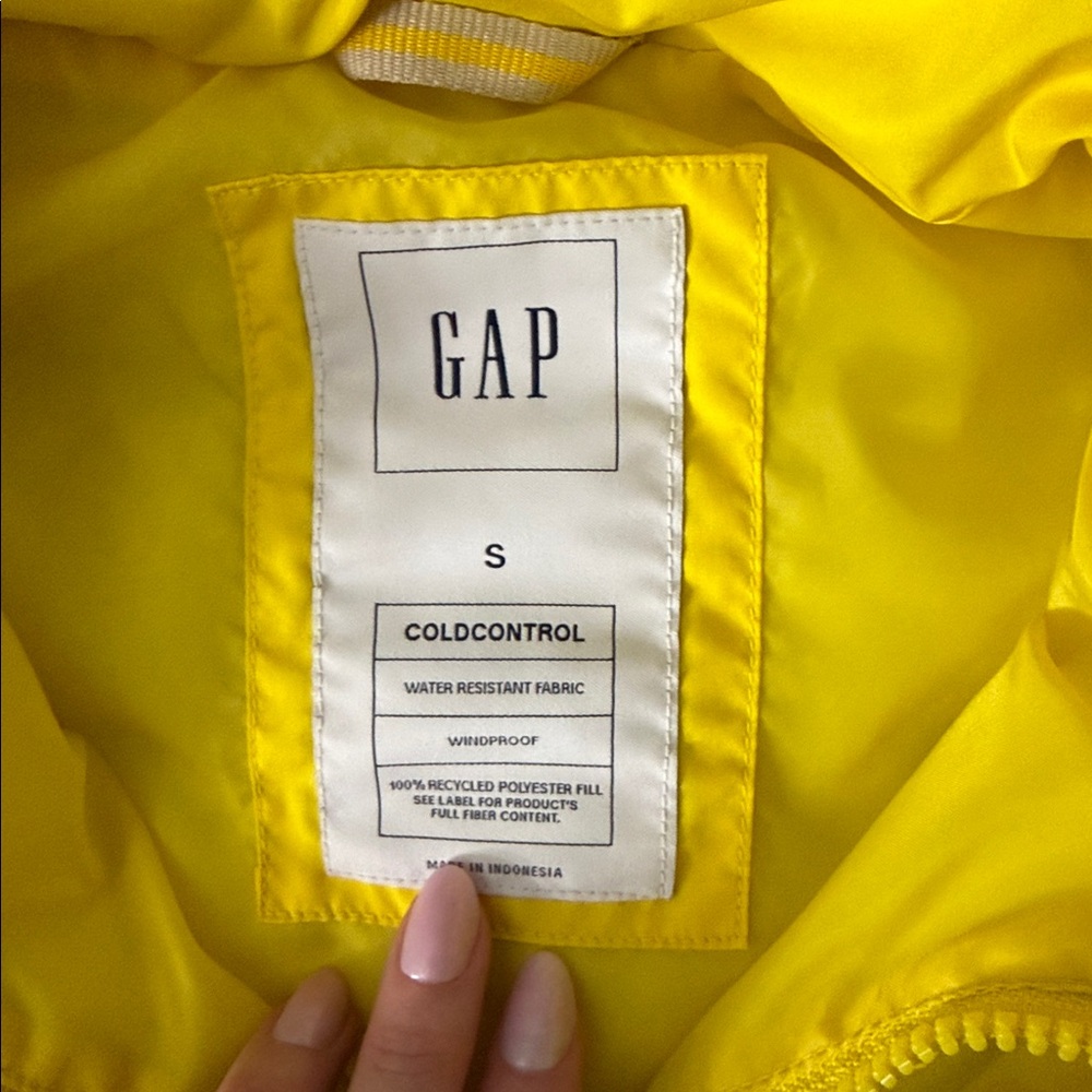 GAP Bright Yellow Puffer Vest - Picture 2 of 4